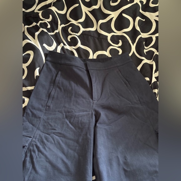 Alo Wide Leg Cargo Show off Trouser- Navy - Picture 2 of 6